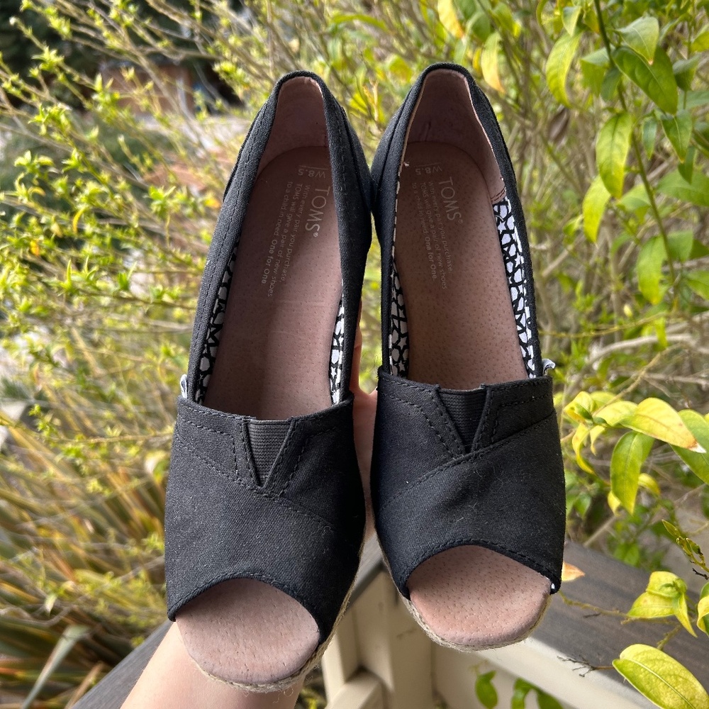 Toms Black Wedges